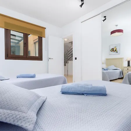 Sunset 4 Bedroom 200m To Beach+fast Wifi Villa Corralejo