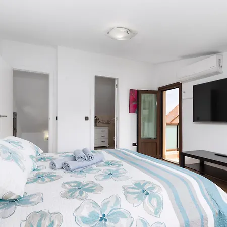 Villa Sunset 4 Bedroom 200m To Beach+fast Wifi