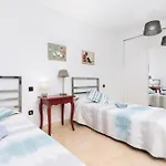 Sunset 4 Bedroom 200m To Beach+fast Wifi