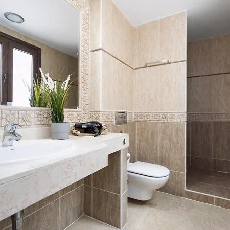 Sunset 4 Bedroom 200m To Beach+fast Wifi Villa