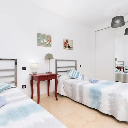 Sunset 4 Bedroom 200m To Beach+fast Wifi